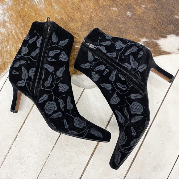 LK Bennett black floral velvet embroidered booties. Size 8. - Picture 3 of 8